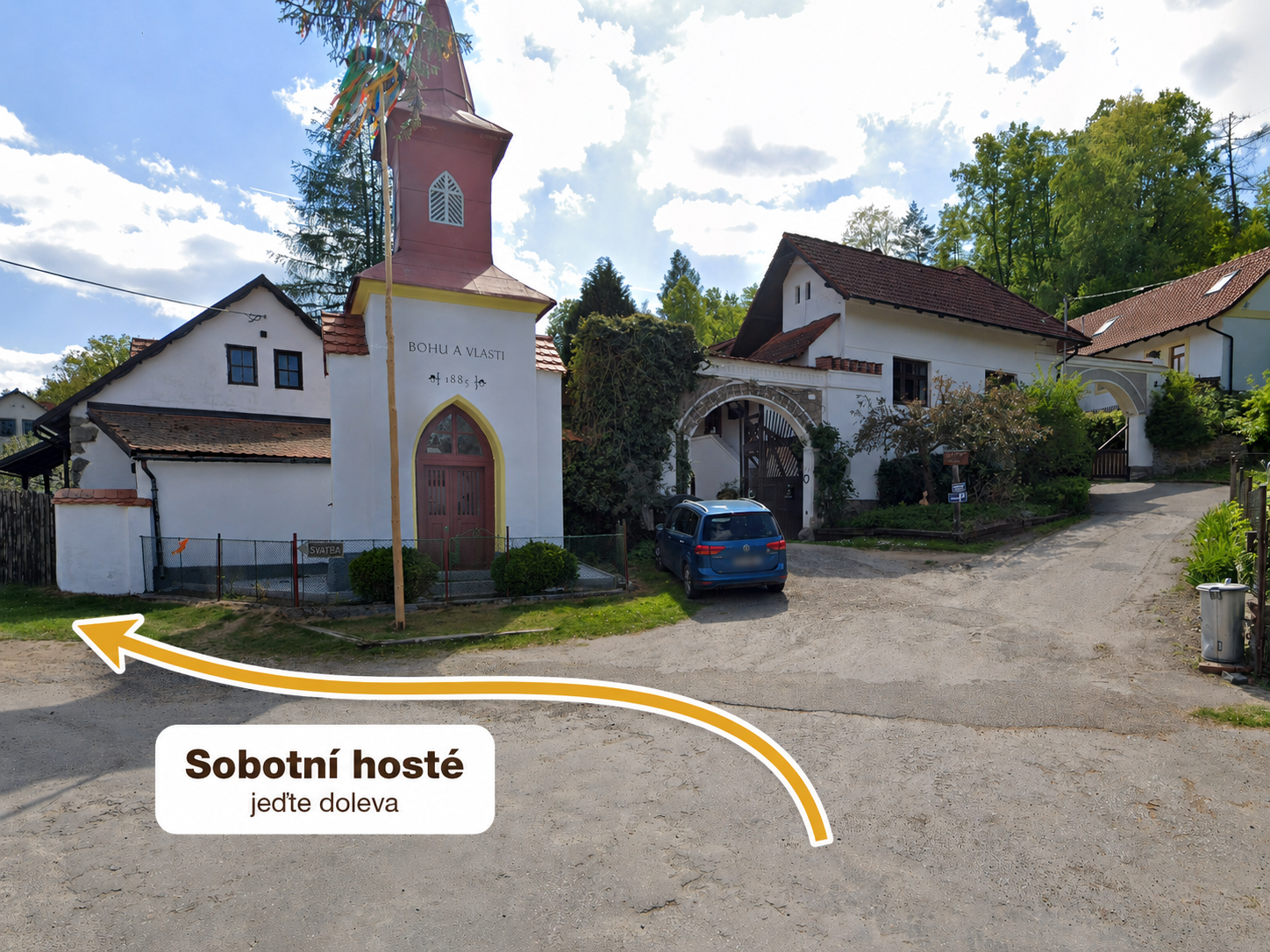 Parkování v sobotu — parkoviště za areálem